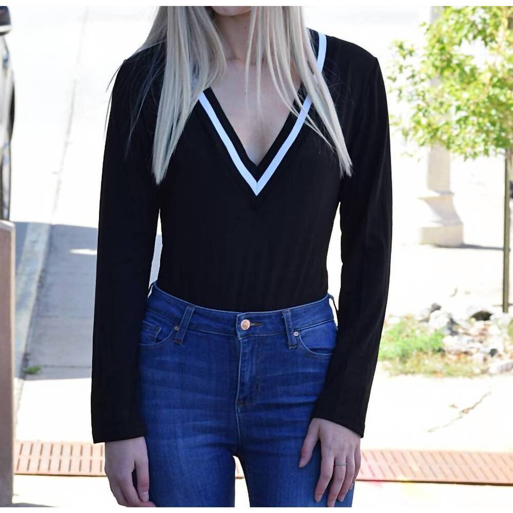 NEW ESLEY COLLECTION simply chic v neck bodysuit in black